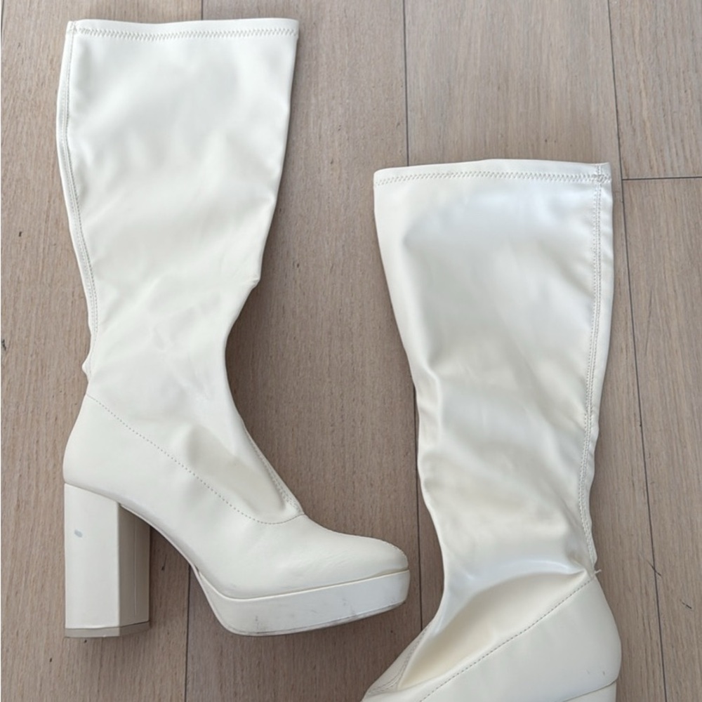 Elegant White Women's Boots - Picture 3 of 3